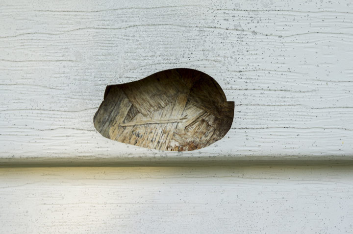 Cracked Siding. MJT Roofing and Siding Installation in Willimantic.